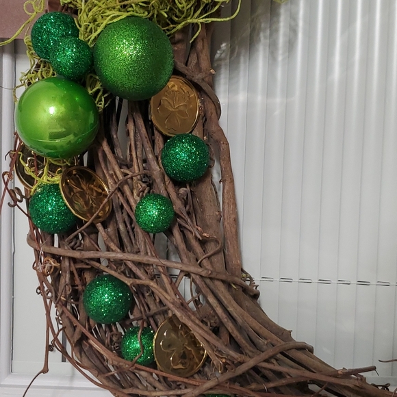 St Patrick's Wreath - Picture 7 of 10